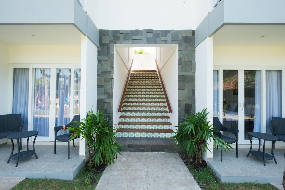 Royal Regantris Villa Karang กิลิไอร์ ภายนอก รูปภาพ